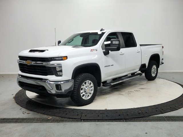 Used 2025 Chevrolet Silverado 2500 LT AWD/4WD image 4