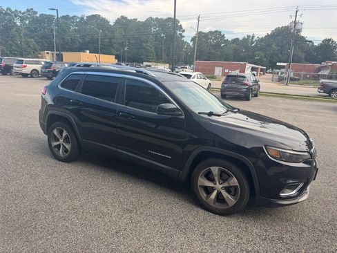 Used 2021 Jeep Cherokee Limited w/ Elite Package FWD image 8