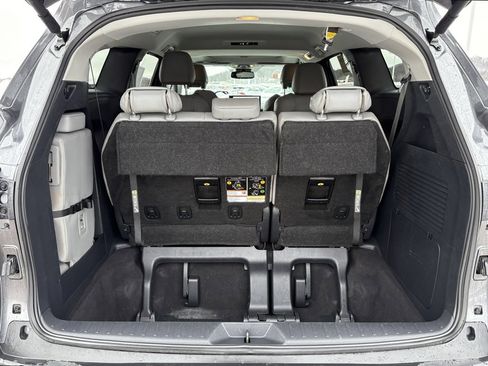 Certified 2025 Toyota Sienna XLE image 8