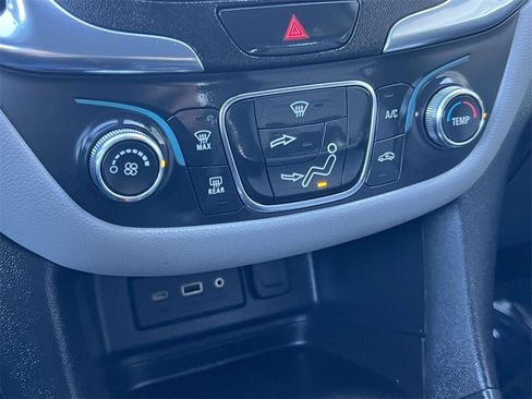 Used 2021 Chevrolet Equinox LS image 17