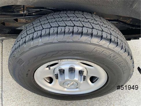 Used 2018 Chevrolet Express 2500 w/ Driver Convenience Package image 25