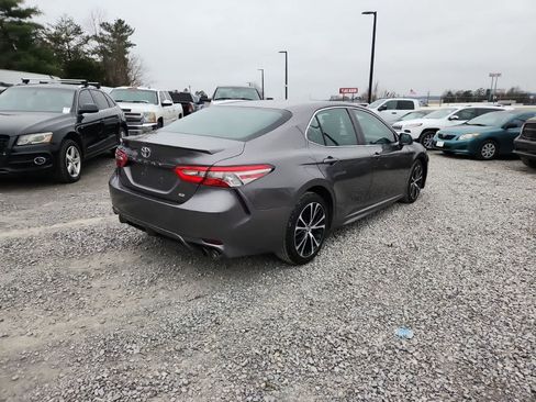 Used 2018 Toyota Camry SE image 5
