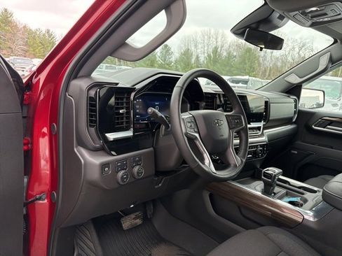 Used 2025 Chevrolet Silverado 1500 LT Trail Boss w/ Convenience Package II image 12