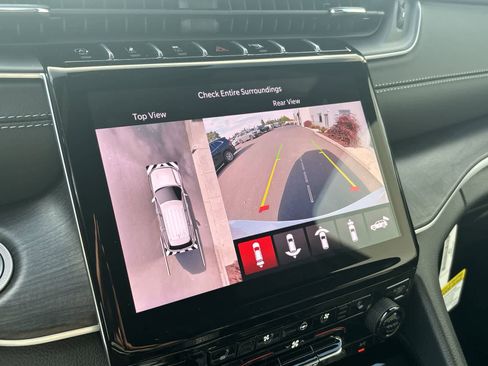 New 2025 Jeep Grand Cherokee Limited w/ Luxury Tech Group II image 23