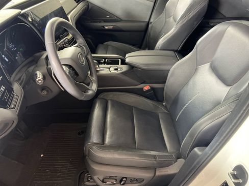 Used 2024 Lexus TX 350 FWD w/ Technology Package image 4