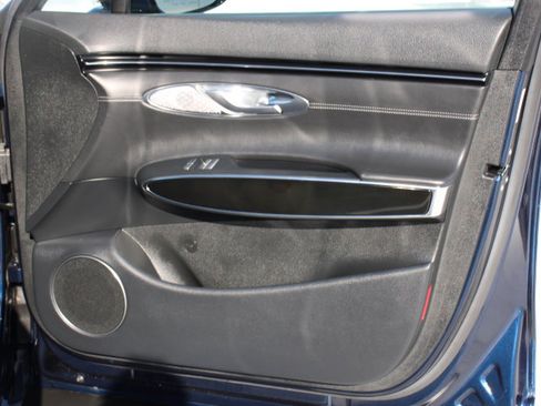 Used 2022 Genesis GV70 2.5T image 18