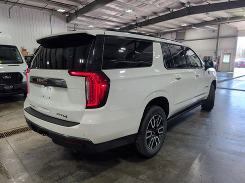 Used 2023 GMC Yukon XL AT4 w/ Technology Package AWD/4WD image 3