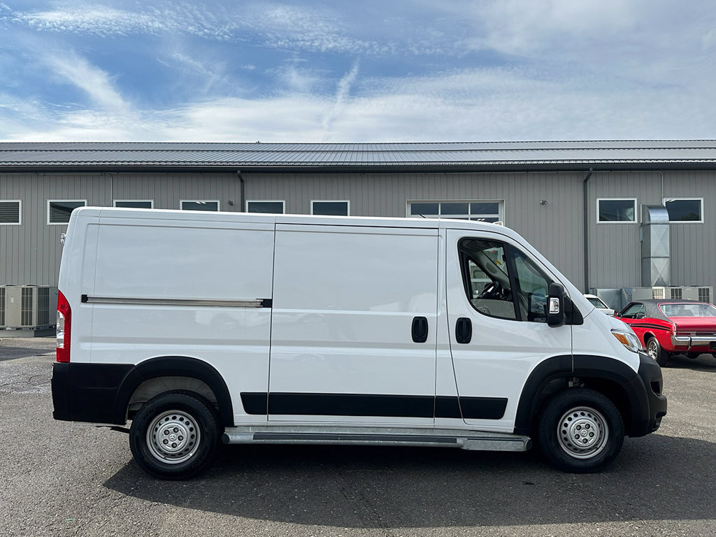 Used 2025 RAM ProMaster 2500 w/ U-Haul Equipment Group FWD image 12