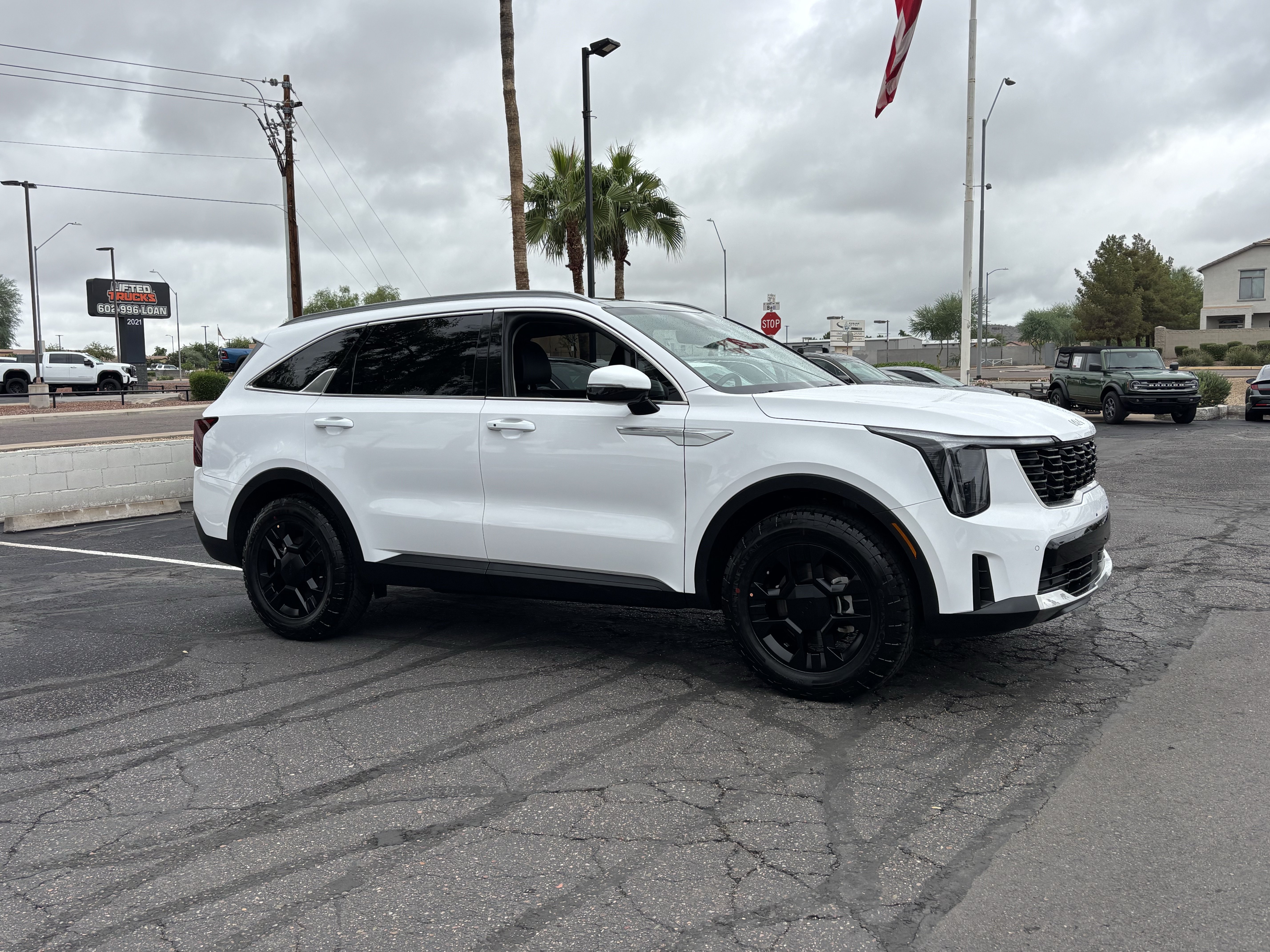 Certified 2025 Kia Sorento S w/ Panoramic Sunroof Package AWD/4WD image 31