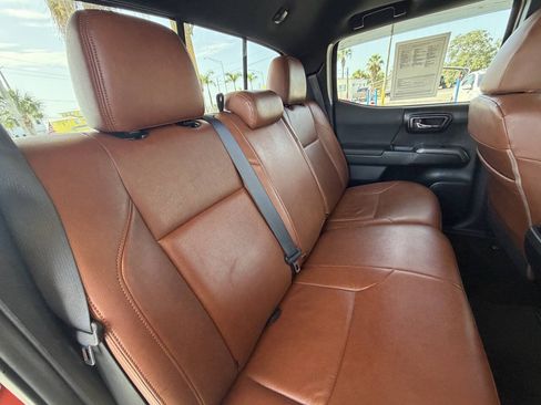 Used 2017 Toyota Tacoma TRD Sport w/ Premium & Technology Package RWD image 19