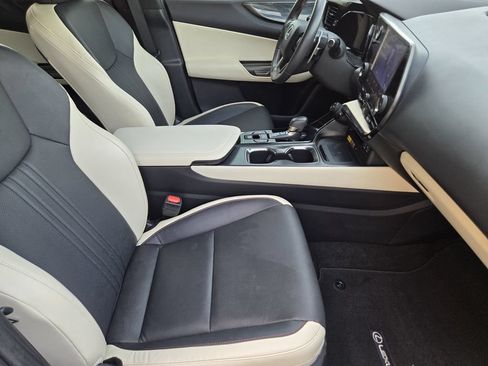 Used 2024 Lexus NX 250 FWD image 13
