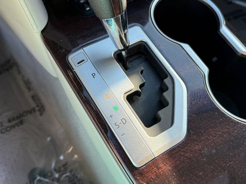 Used 2012 Toyota Camry XLE image 19