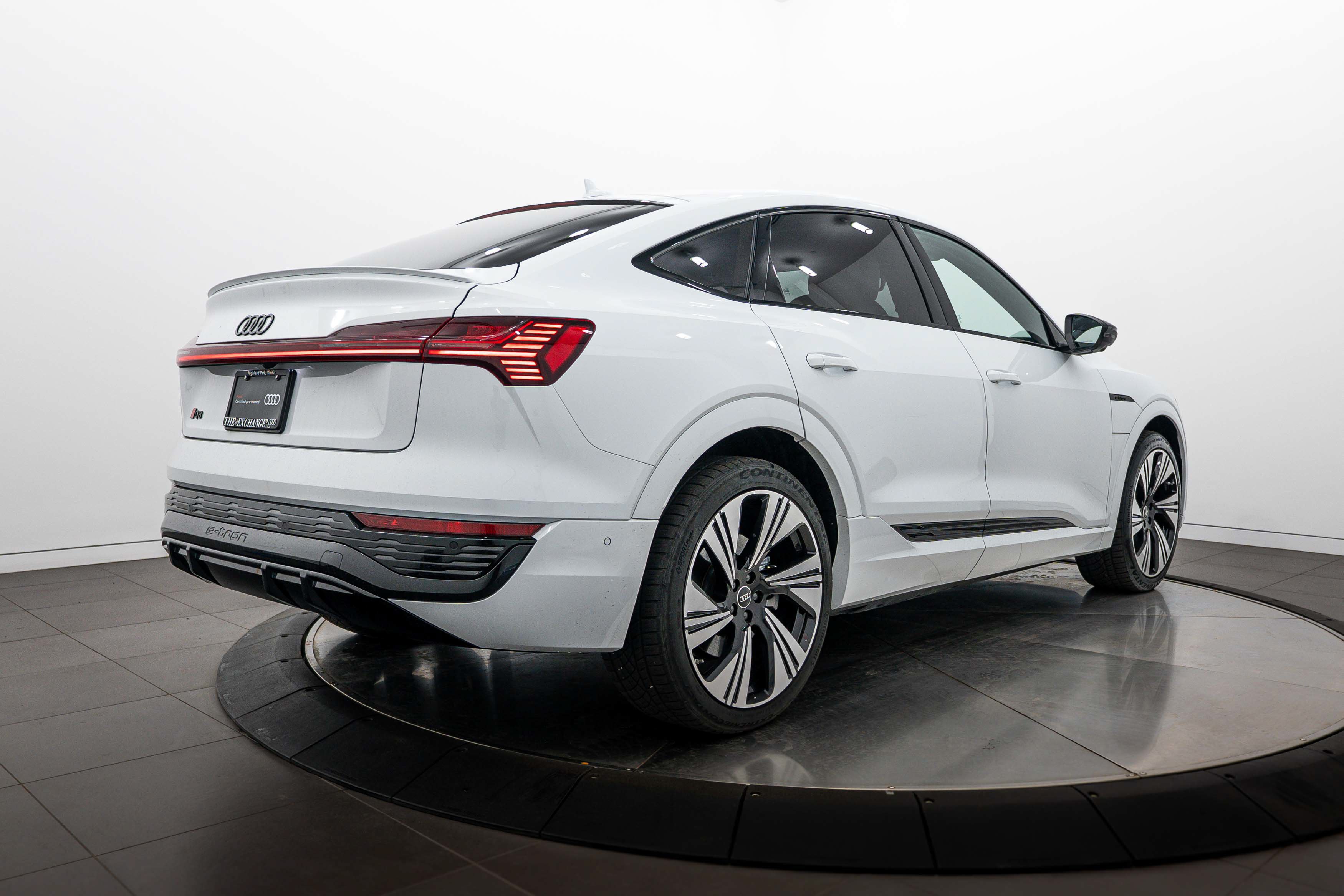 Used 2024 Audi Q8 e-tron Prestige w/ Prestige Package AWD/4WD image 4