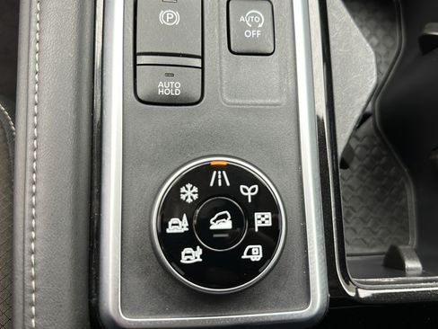 Used 2024 Nissan Pathfinder SL AWD/4WD image 21