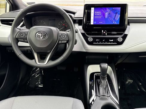 Used 2025 Toyota Corolla SE image 2