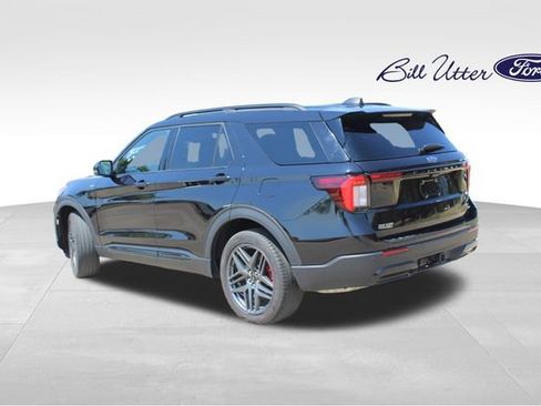 Used 2025 Ford Explorer ST-Line w/ ST-Line Street Pack AWD/4WD image 7