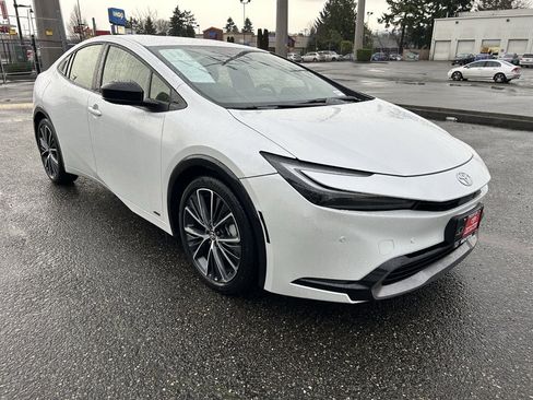 Certified 2024 Toyota Prius XLE image 3