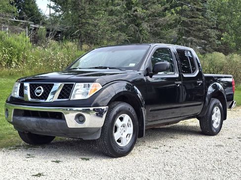 Used 2005 Nissan Frontier SE w/ (P01) Power Pkg AWD/4WD image 2