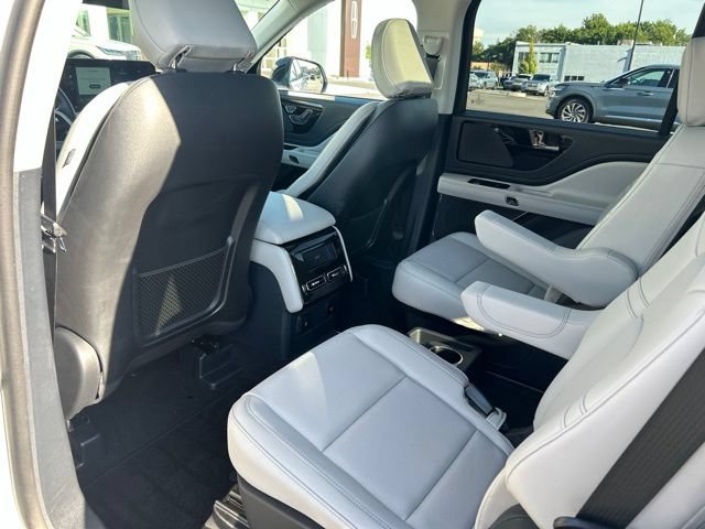 Used 2026 Lincoln Aviator AWD image 16