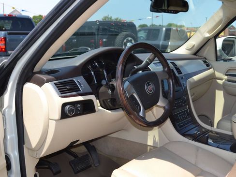 Used 2008 Cadillac Escalade EXT AWD/4WD image 13
