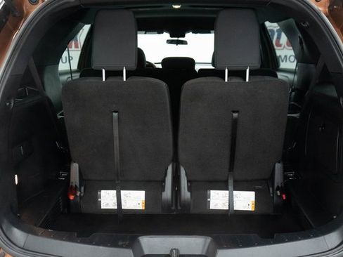Used 2017 Ford Explorer XLT image 10