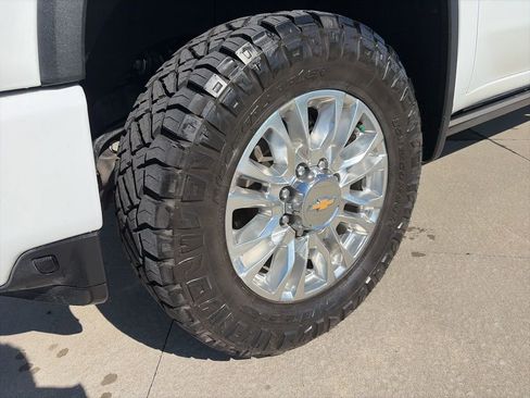Used 2022 Chevrolet Silverado 2500 High Country w/ Z71 Off-Road Package image 10