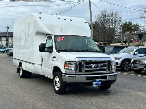 Used 2019 Ford E-350 and Econoline 350 Super Duty RWD image 9