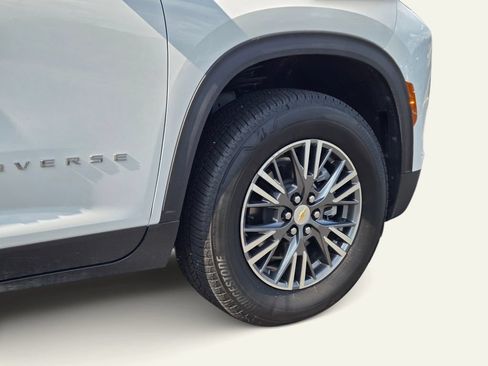 Used 2026 Chevrolet Traverse LT FWD image 5