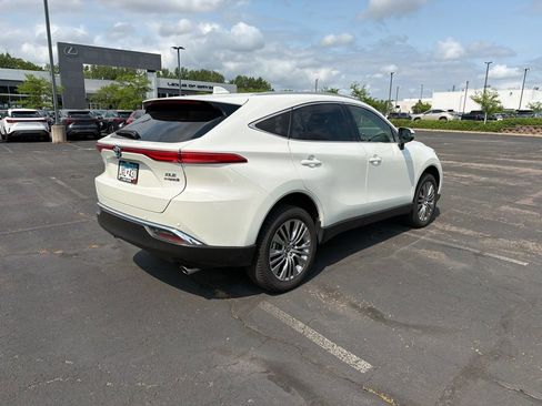 Used 2022 Toyota Venza XLE AWD/4WD image 25