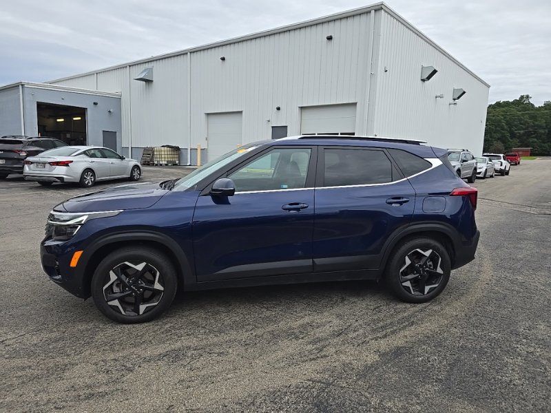 Used 2024 Kia Seltos EX AWD/4WD image 4