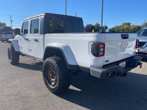 Used 2020 Jeep Gladiator Overland image 3