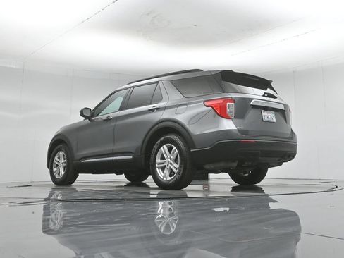 Certified 2021 Ford Explorer XLT RWD image 56
