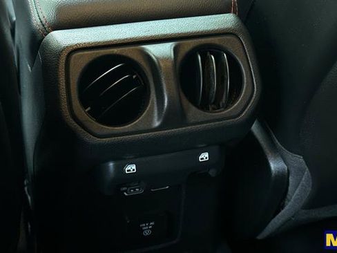 Used 2025 Jeep Wrangler Rubicon image 15