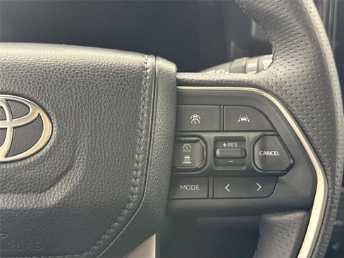 Certified 2025 Toyota 4Runner Trailhunter image 18