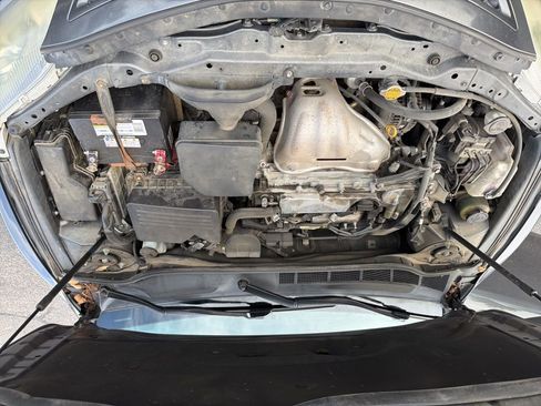 Used 2011 Toyota Camry SE w/ SE Extra-Value Pkg #1 FWD image 24
