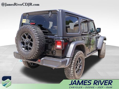 Used 2024 Jeep Wrangler Unlimited AWD/4WD image 18
