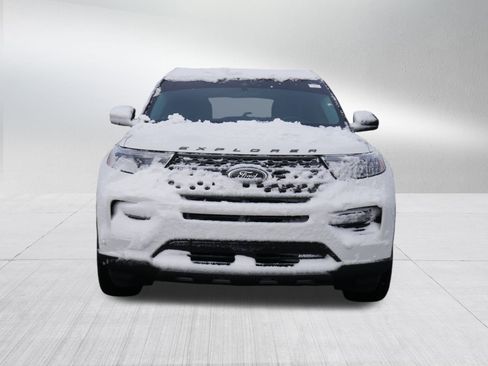 Used 2022 Ford Explorer XLT w/ Equipment Group 202A image 2