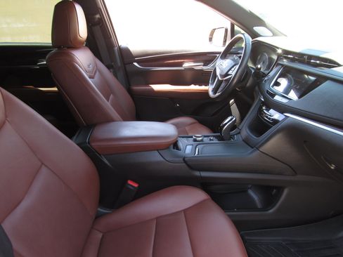 Used 2023 Cadillac XT5 Premium Luxury w/ Technology Package FWD image 9