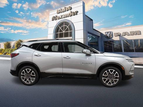 Used 2025 Chevrolet Blazer RS image 2