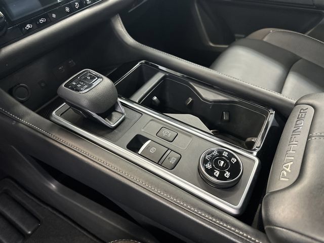 Used 2025 Nissan Pathfinder SL AWD/4WD image 32