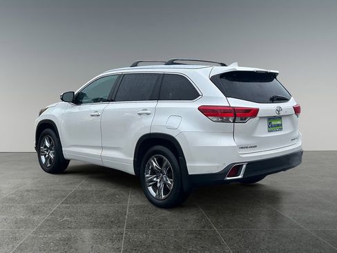 Used 2018 Toyota Highlander AWD V6 image 5