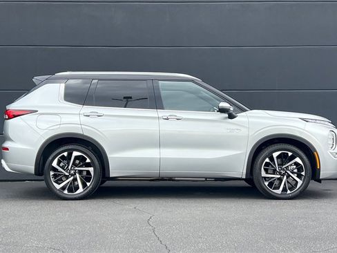 New 2025 Mitsubishi Outlander SEL image 4