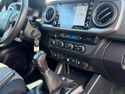 Used 2020 Toyota Tacoma TRD Off-Road w/ Technology Package AWD/4WD image 90