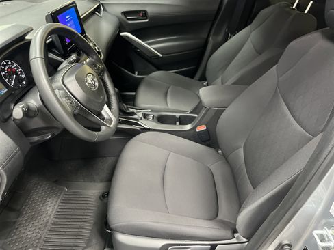 Used 2025 Toyota Corolla Cross LE FWD image 16
