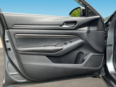 Used 2019 Nissan Altima 2.5 SR w/ SR Premium Package FWD image 16