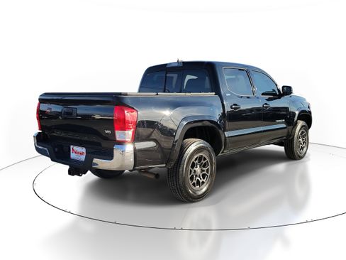 Used 2017 Toyota Tacoma SR5 image 4
