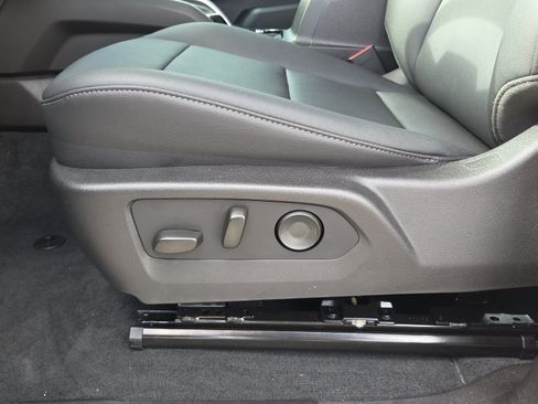 New 2025 Chevrolet Colorado LT w/ LT Convenience Package image 16