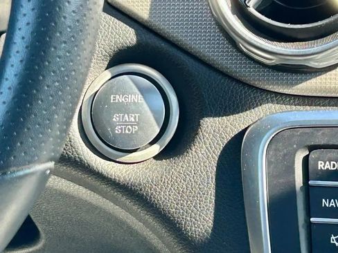 Used 2019 Mercedes-Benz GLA 250 4MATIC image 25