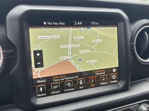 Used 2022 Jeep Wrangler Unlimited Sahara w/ Cold Weather Group AWD/4WD image 11