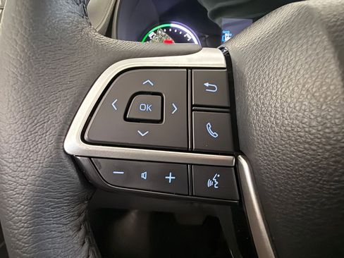 Used 2023 Toyota Sienna XLE FWD image 18